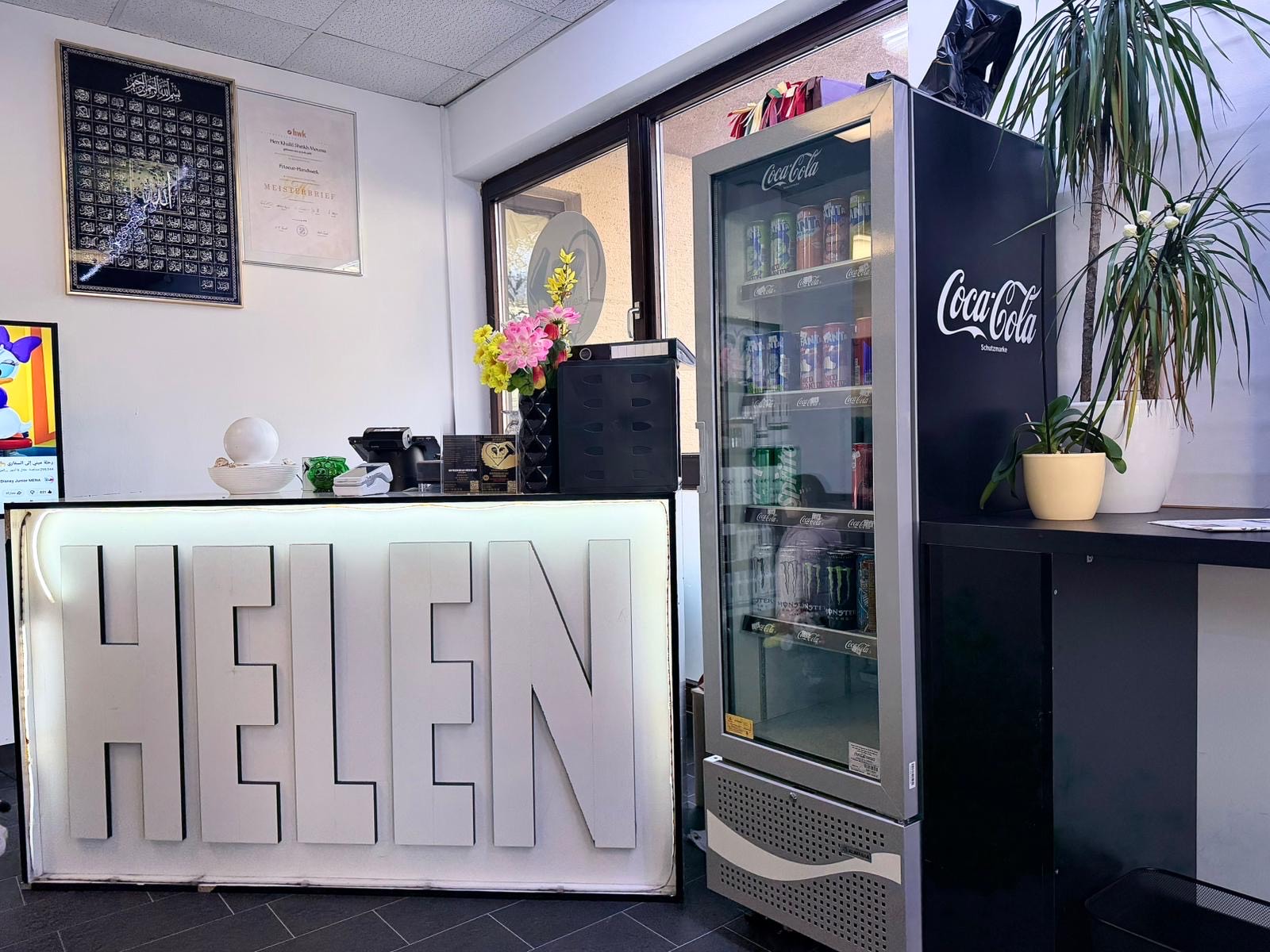 Helen Style Barber Shop, Ulmer Str. 179, 86156 Augsburg - Jetzt Termin buchen unter tel. 0821 44 94 76 18
