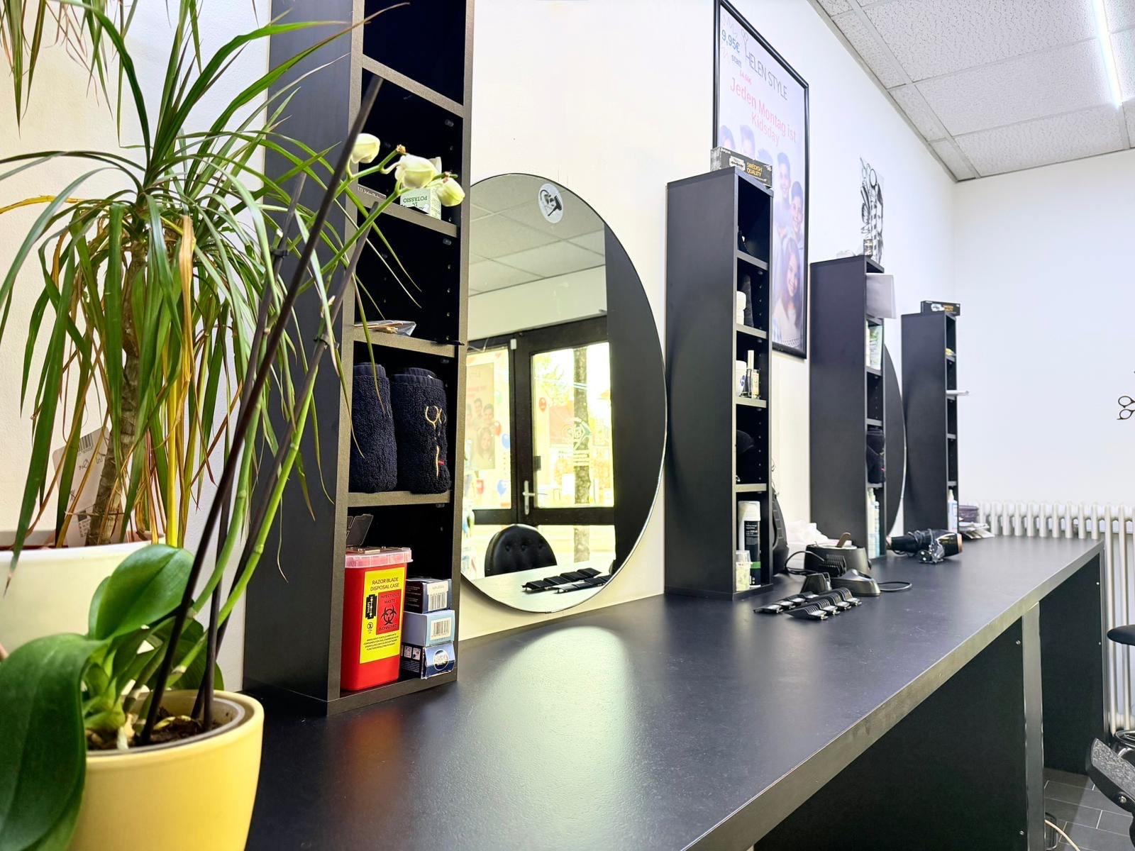 Helen Style Barber Shop, Ulmer Str. 179, 86156 Augsburg - Jetzt Termin buchen unter tel. 0821 44 94 76 18